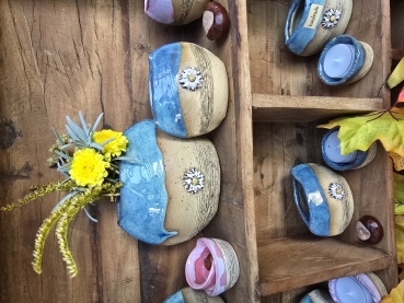 kleine Keramik Vase Gänseblümchen
