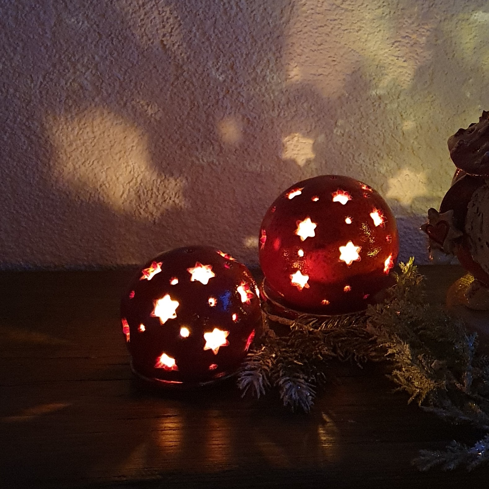 Zwei Herz Kugeln aus Keramik Teller Lichterkugel Licht auch für Verliebte  Wichtelhaus Lichter Zauber Atmosphär Beleuchtung Sternenhimmel - .de