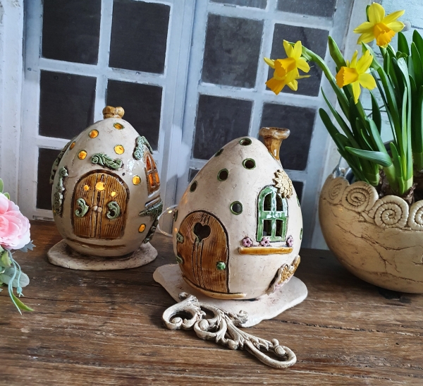 Osterhäuschen Lichterhaus Eier-Haus Handgefertigt Keramik Wichtelhaus