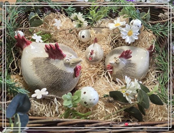 Familie Huhn Keramik Skulptur Hildegard